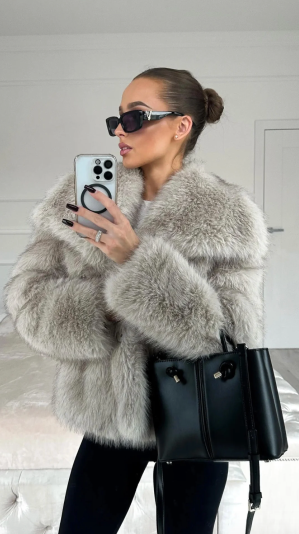 FONTELLA I Luxurious Faux Fur Coat