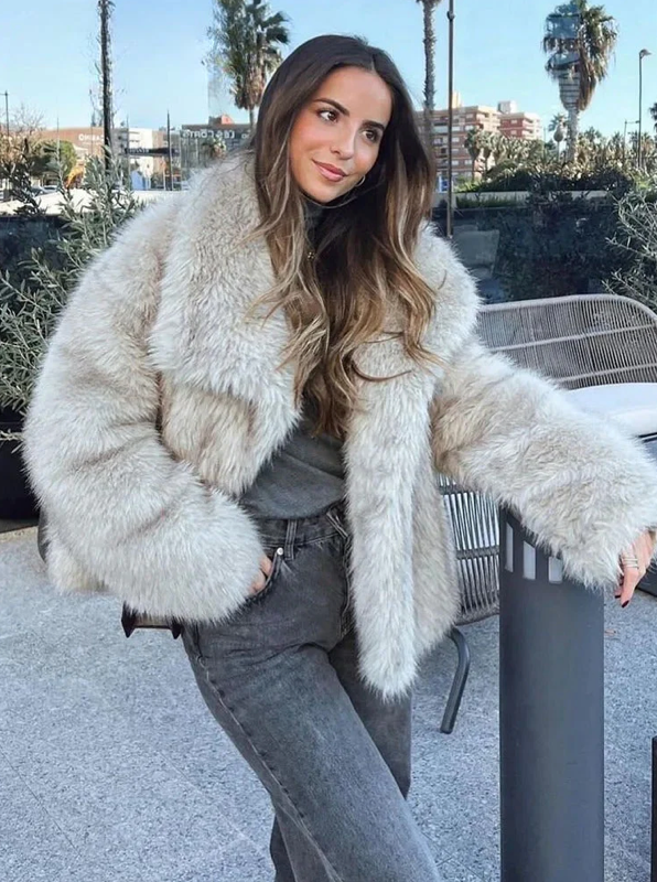 FONTELLA I Luxurious Faux Fur Coat